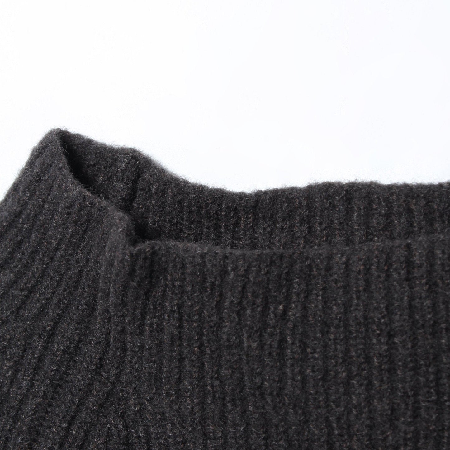 LIGHTWEIGHT WOOL KNIT