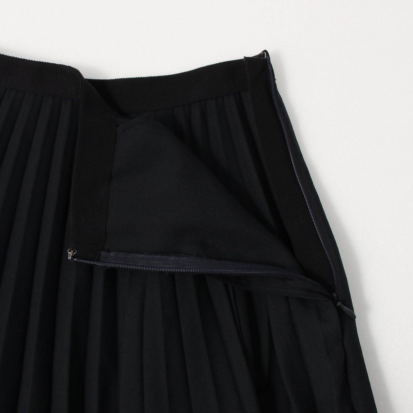 FINE WOOL TWILL SKIRT