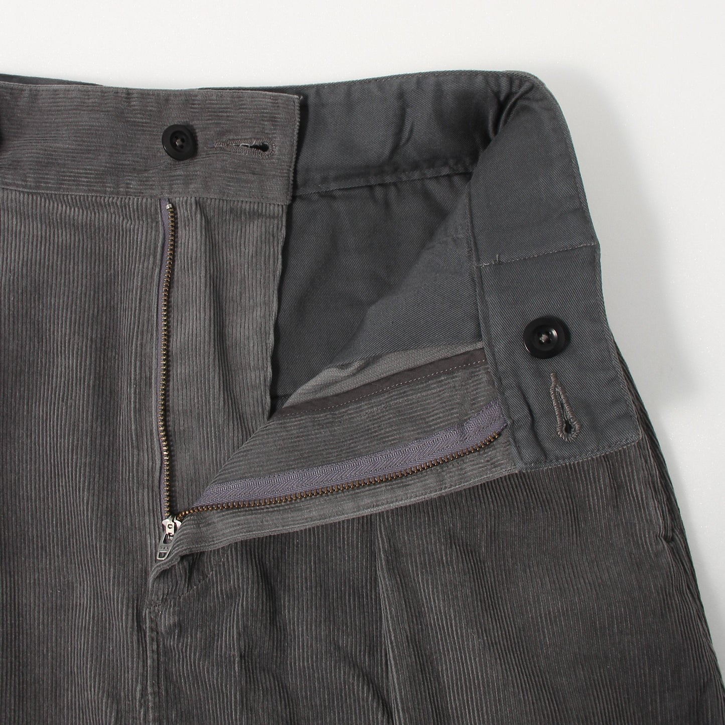 DRY COTTON NEEDLECORD SKIRT