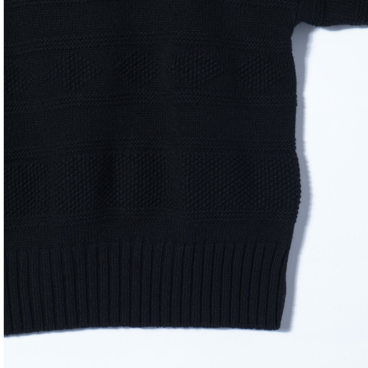 LIGHTWEIGHT WOOL KNIT