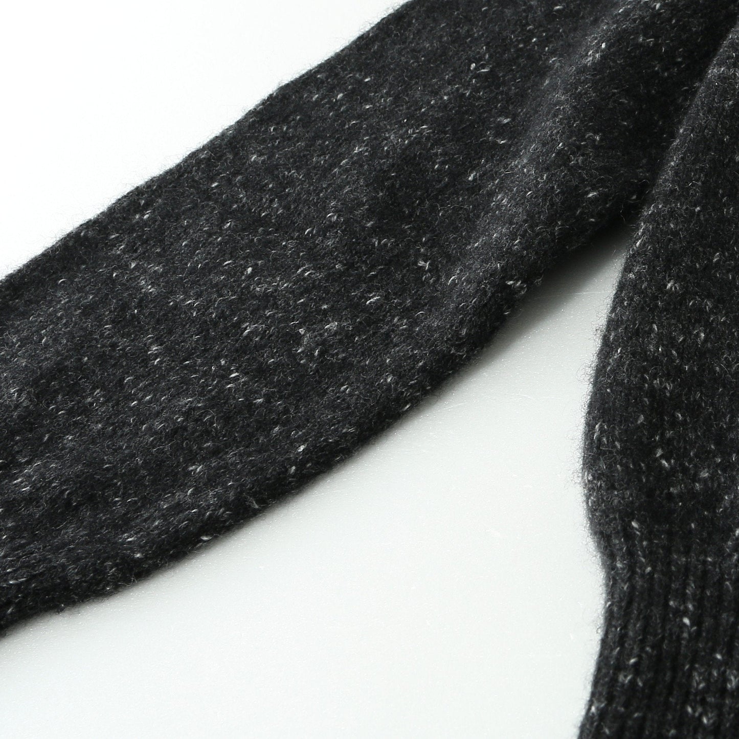 CLASSIC CREW NECK KNIT