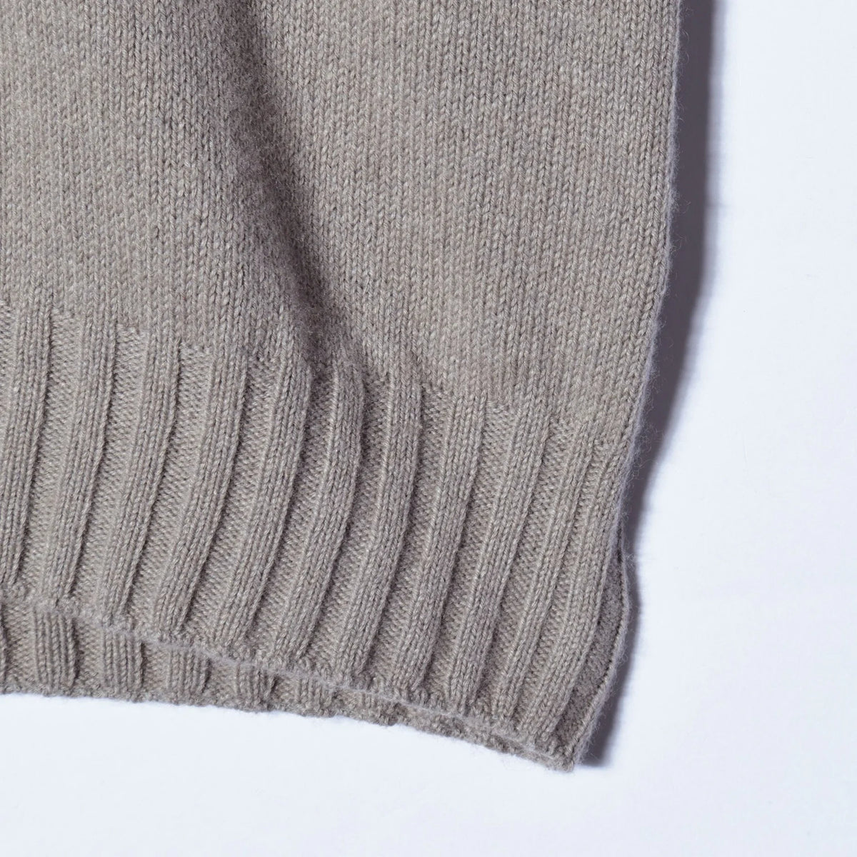 WIDE ROLL NECK KNIT