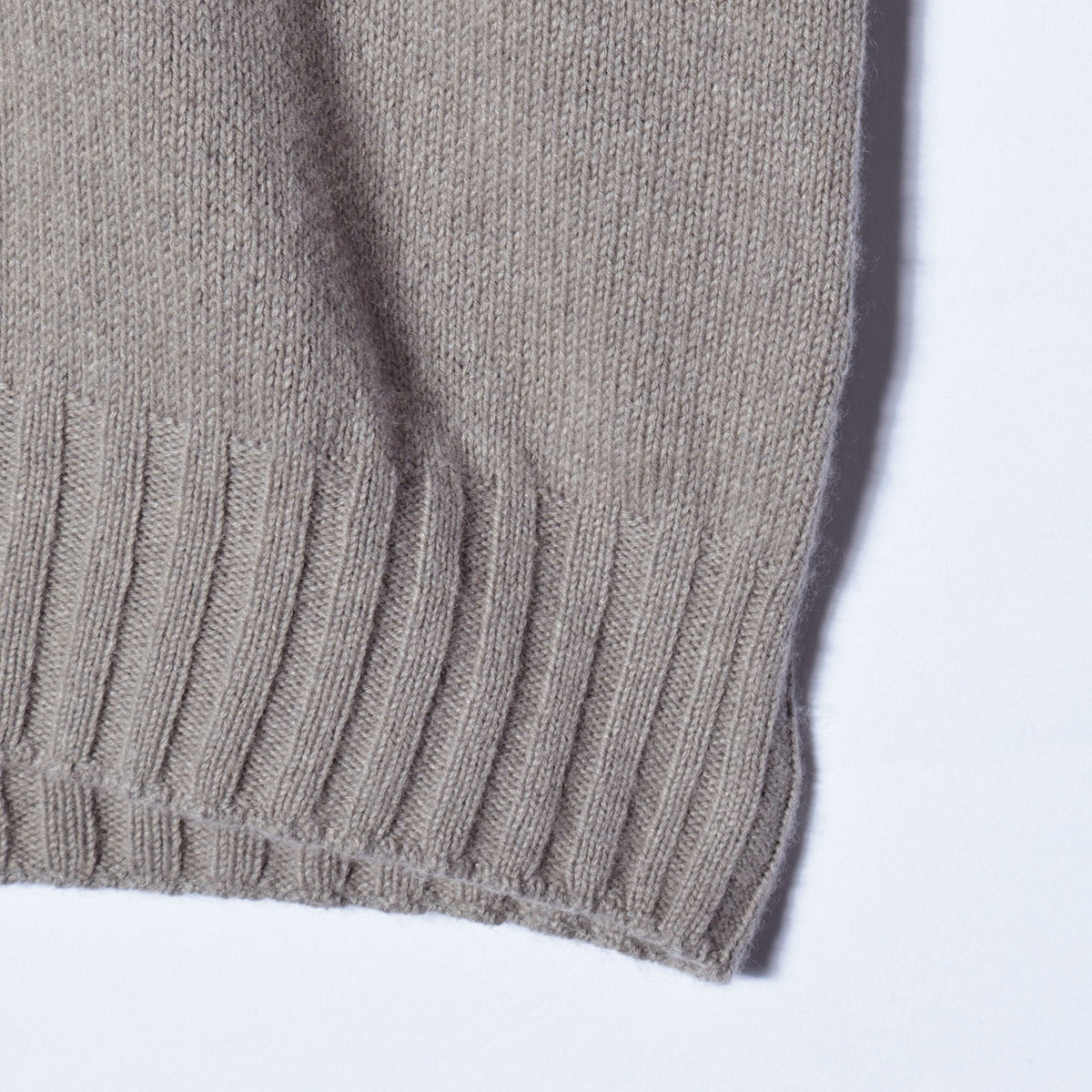 WIDE ROLL NECK KNIT