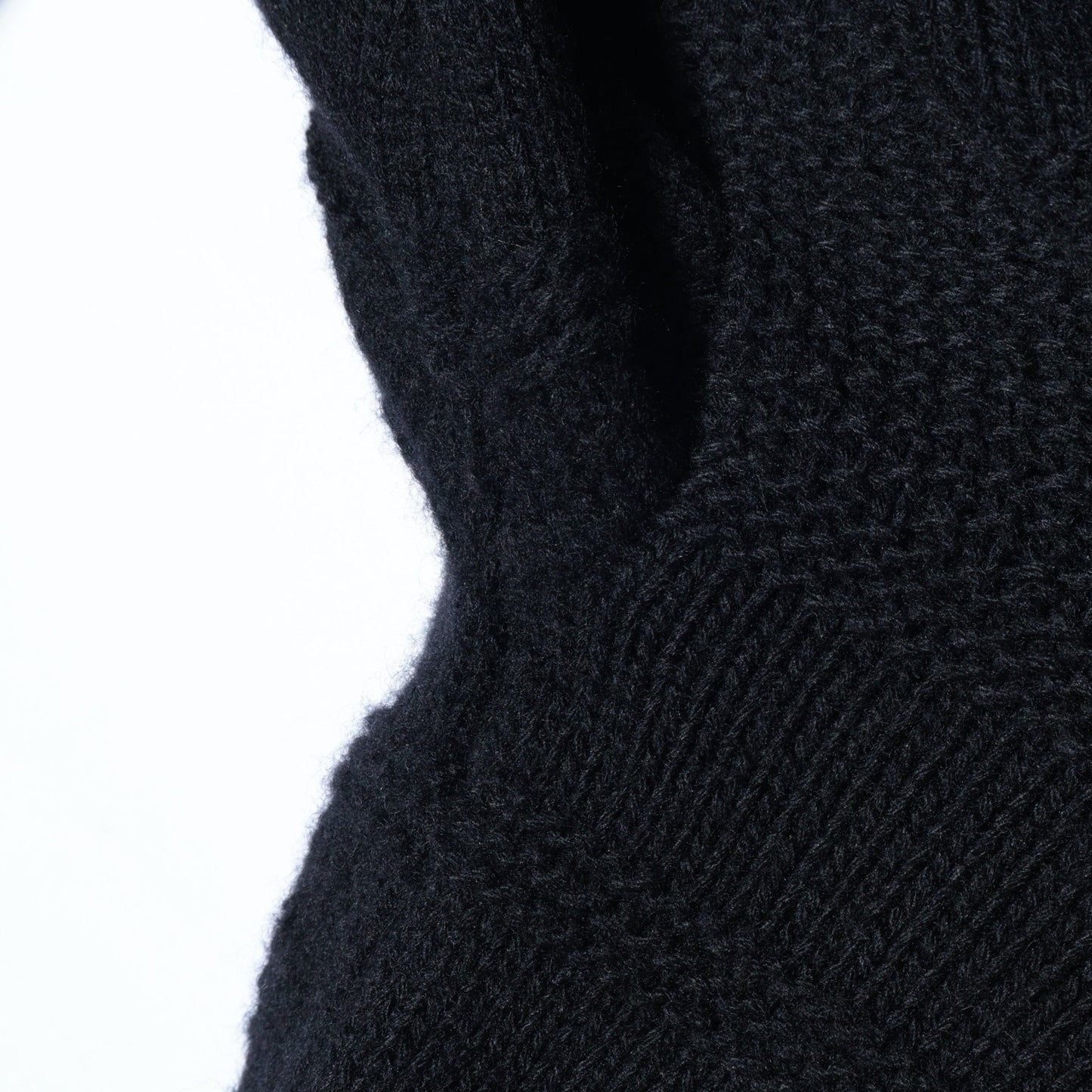 LIGHTWEIGHT WOOL KNIT