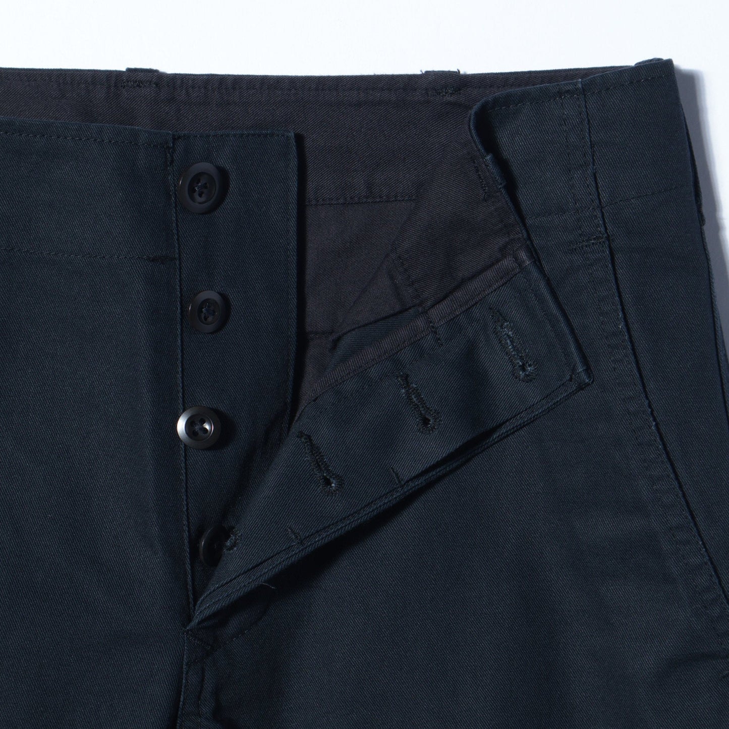 BASIC CHINO TROUSERS