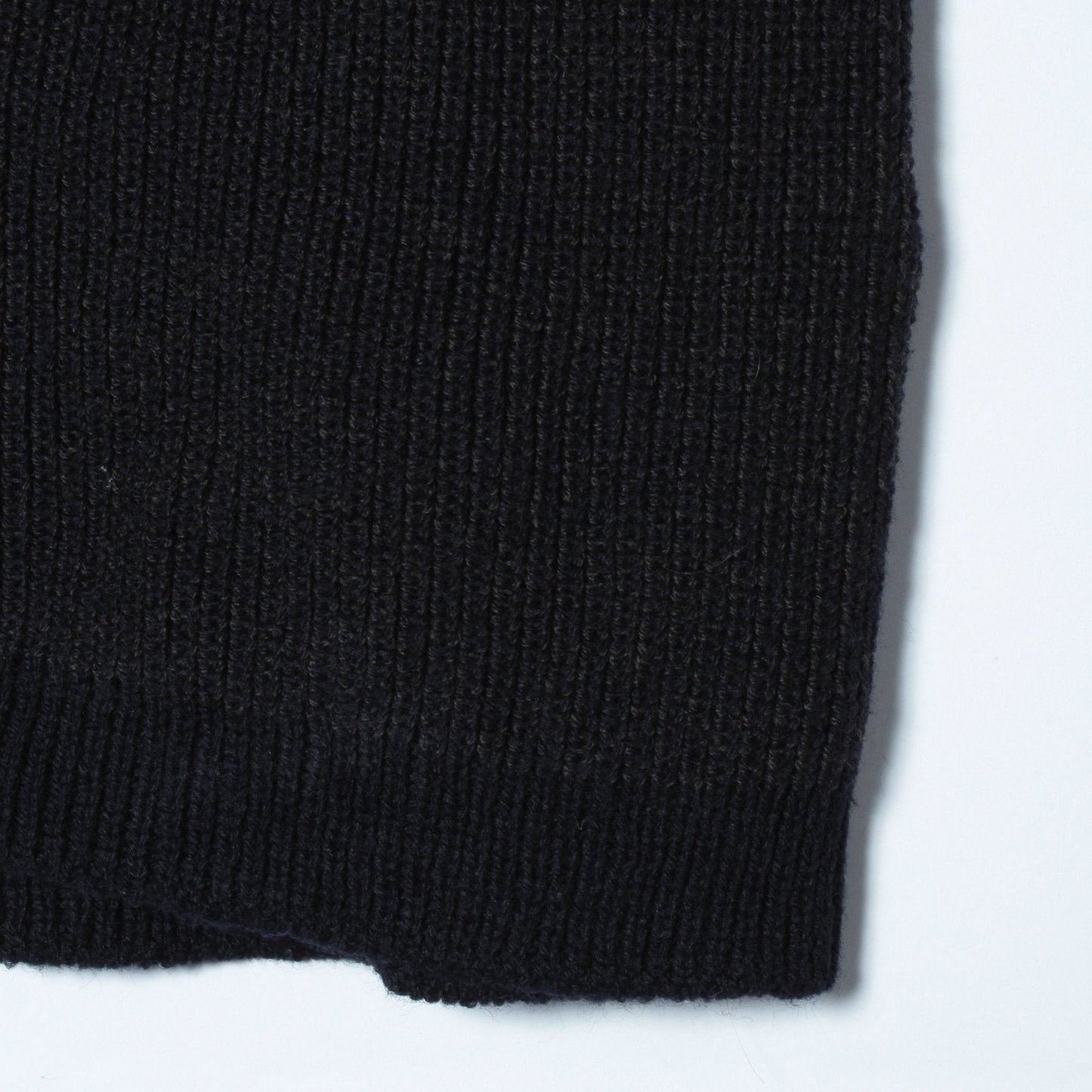 LIGHTWEIGHT WOOL KNIT