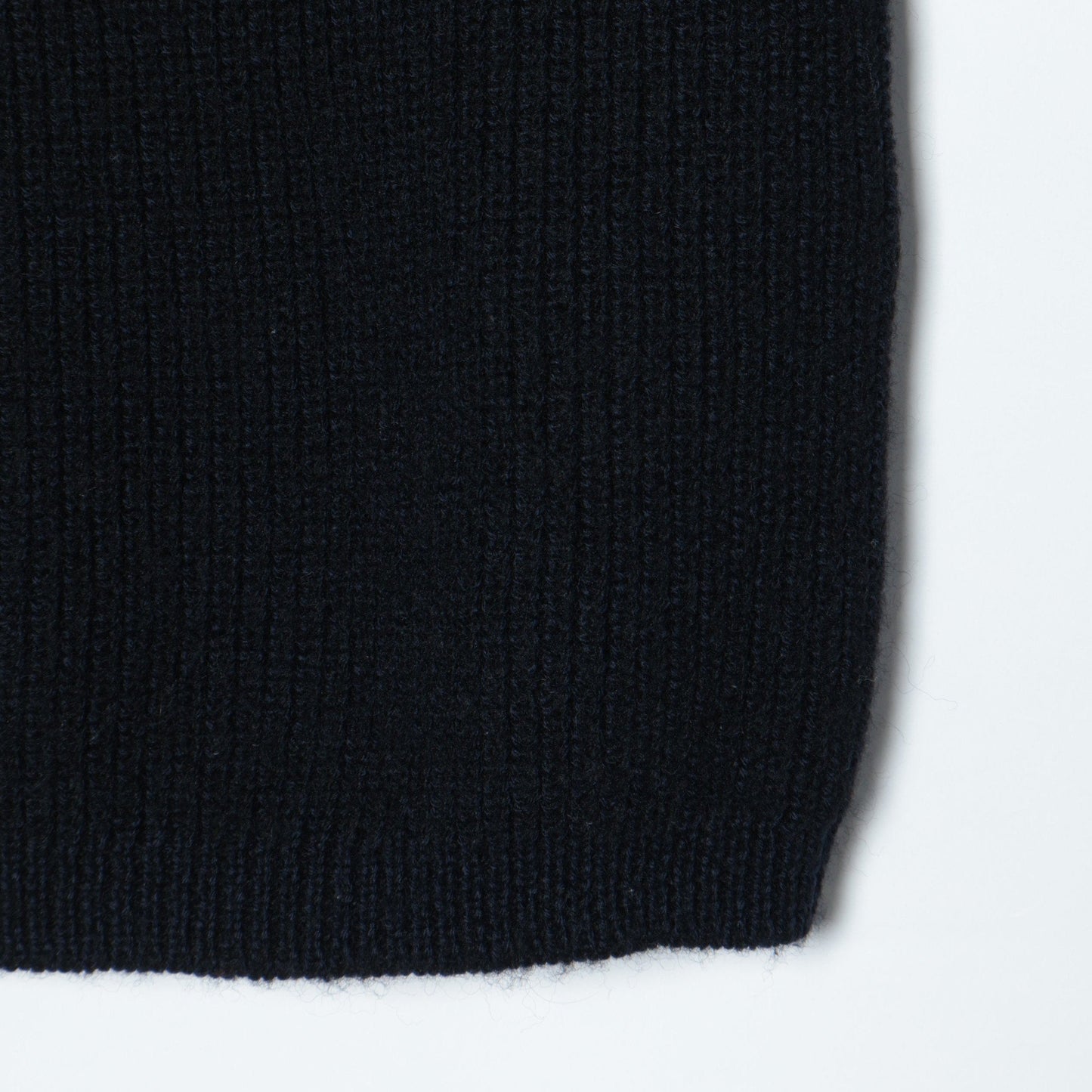 LIGHTWEIGHT WOOL KNIT