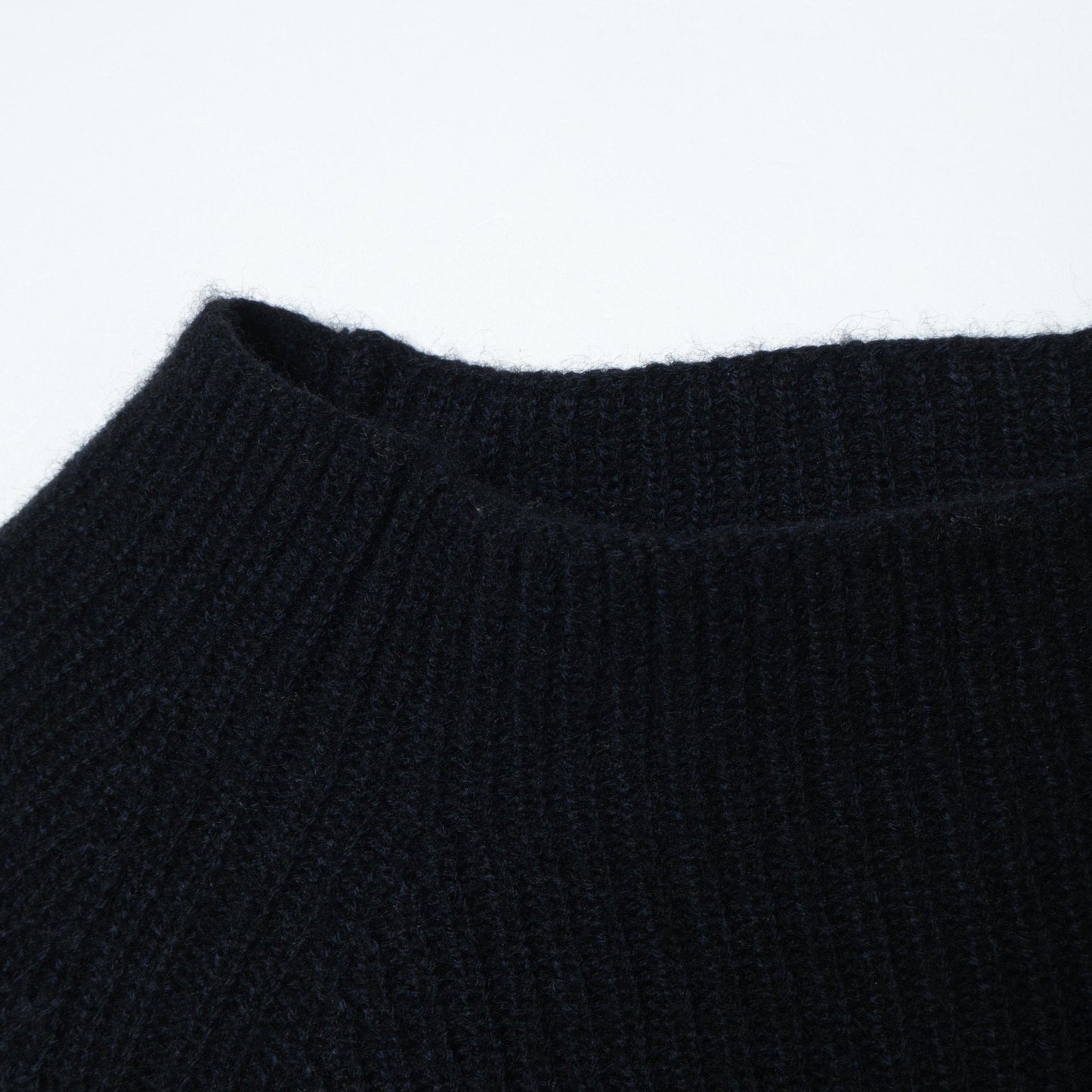 LIGHTWEIGHT WOOL KNIT