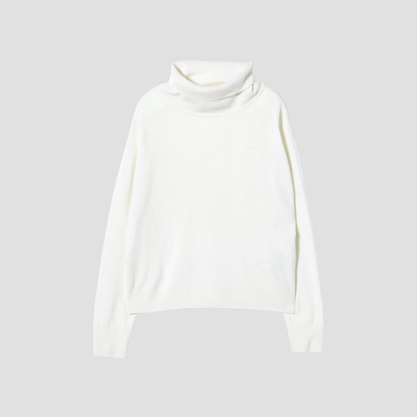 FINE WOOL TURTLE NECK KNIT