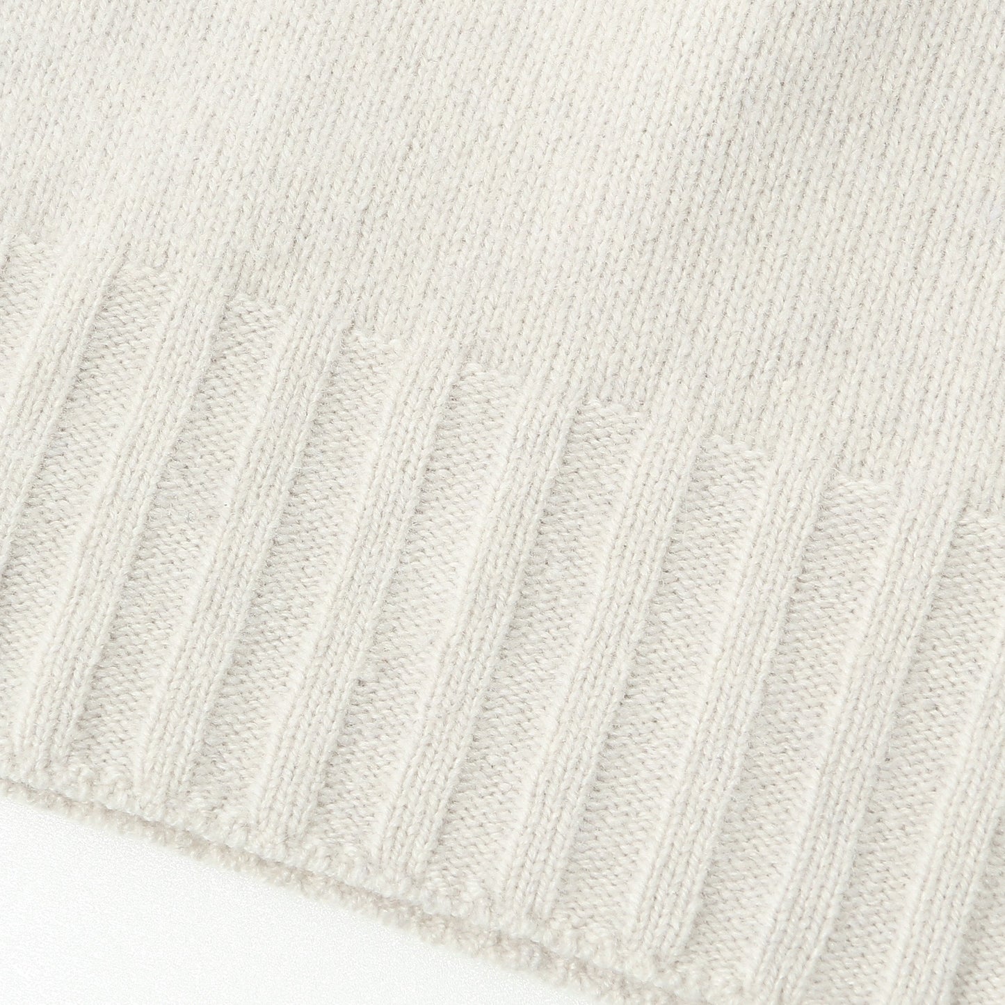 SLEEVELESS TURTLENECK KNIT