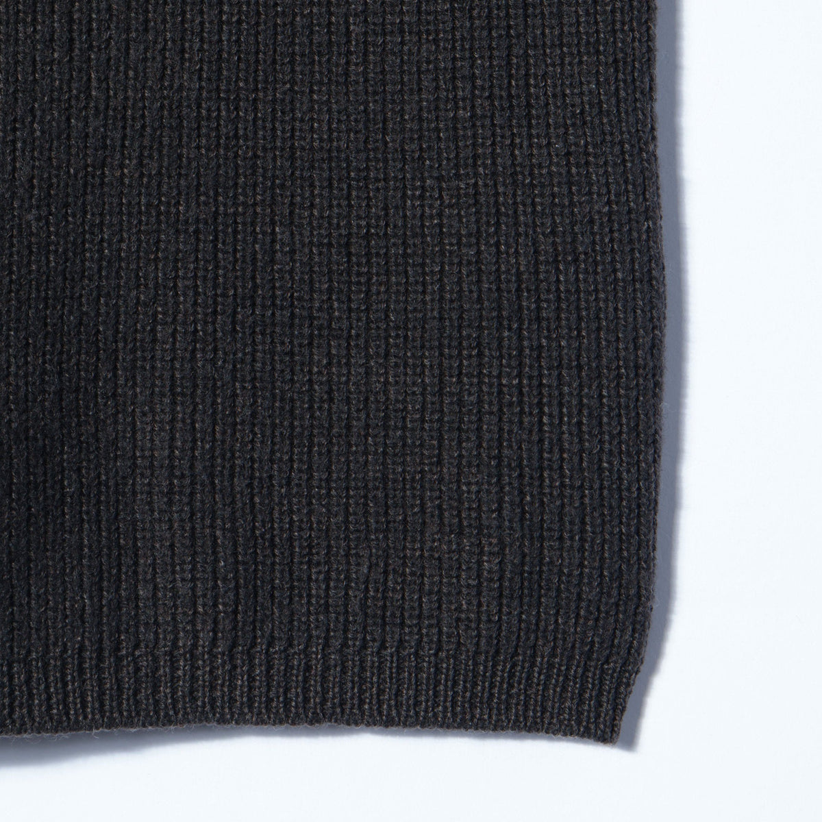 LIGHTWEIGHT WOOL KNIT