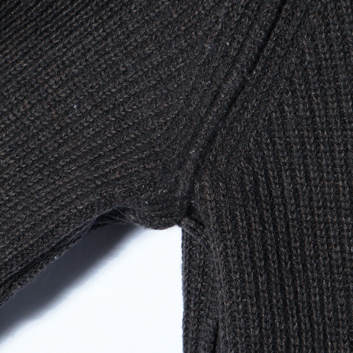 LIGHTWEIGHT WOOL KNIT