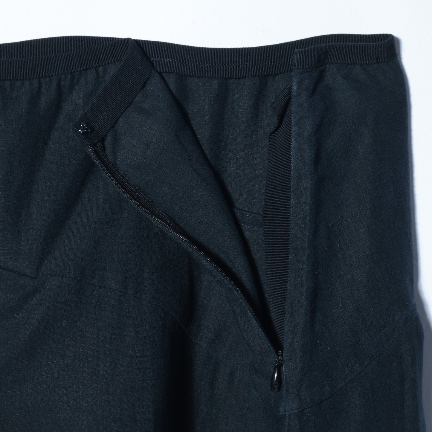DENSE FINE LINEN SKIRT
