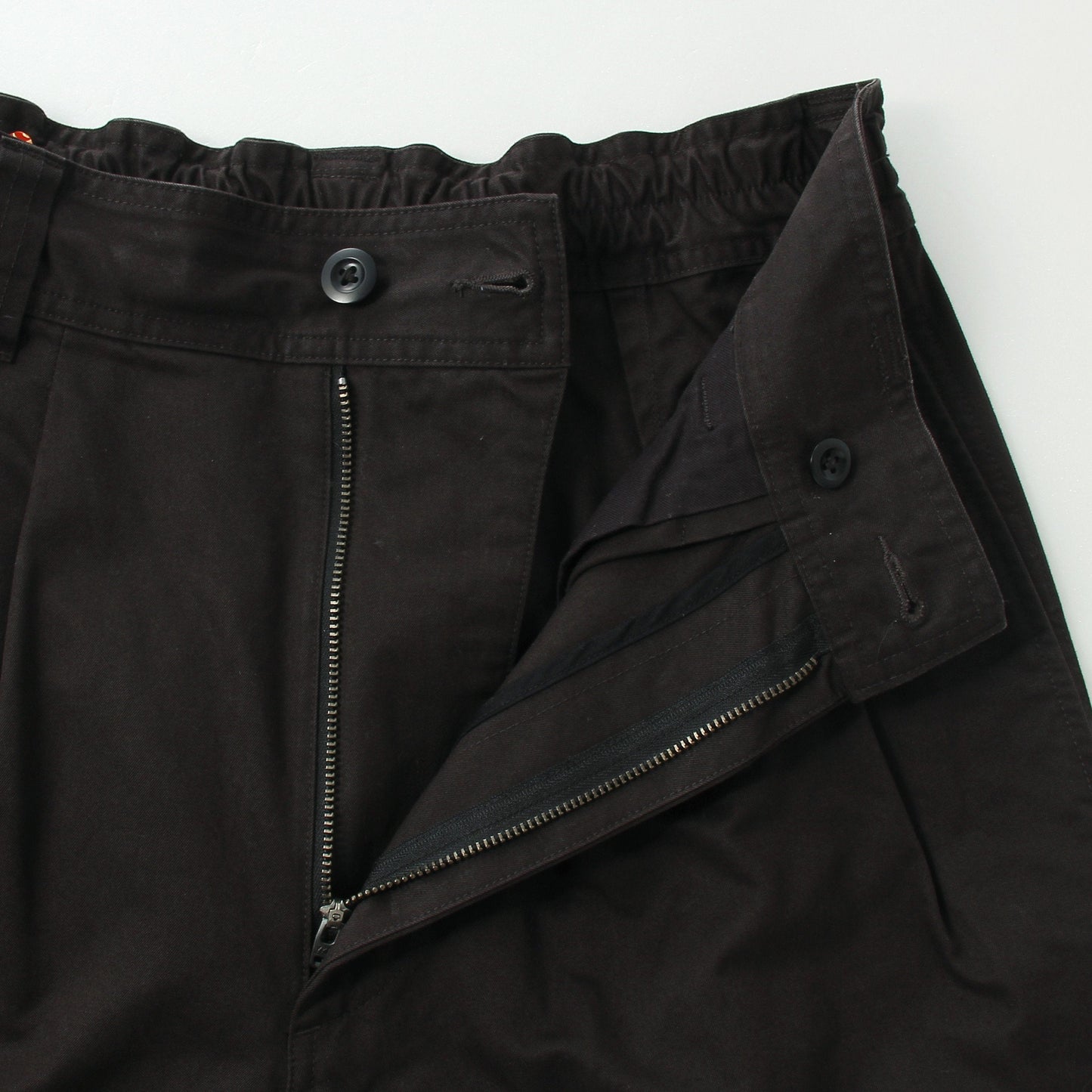 WASHED COMPACT COTTON TROUSERS