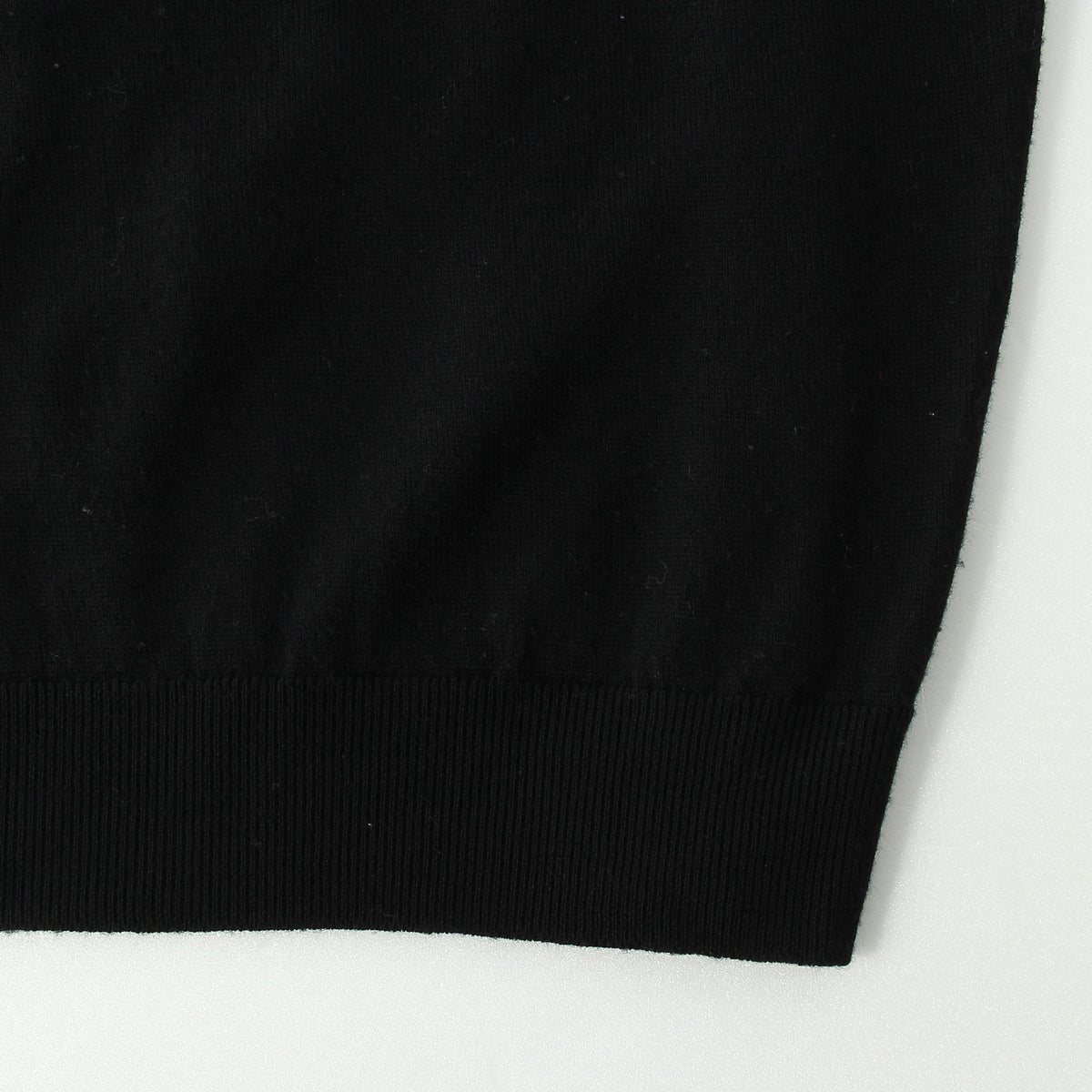 FINE WOOL TURTLE NECK KNIT
