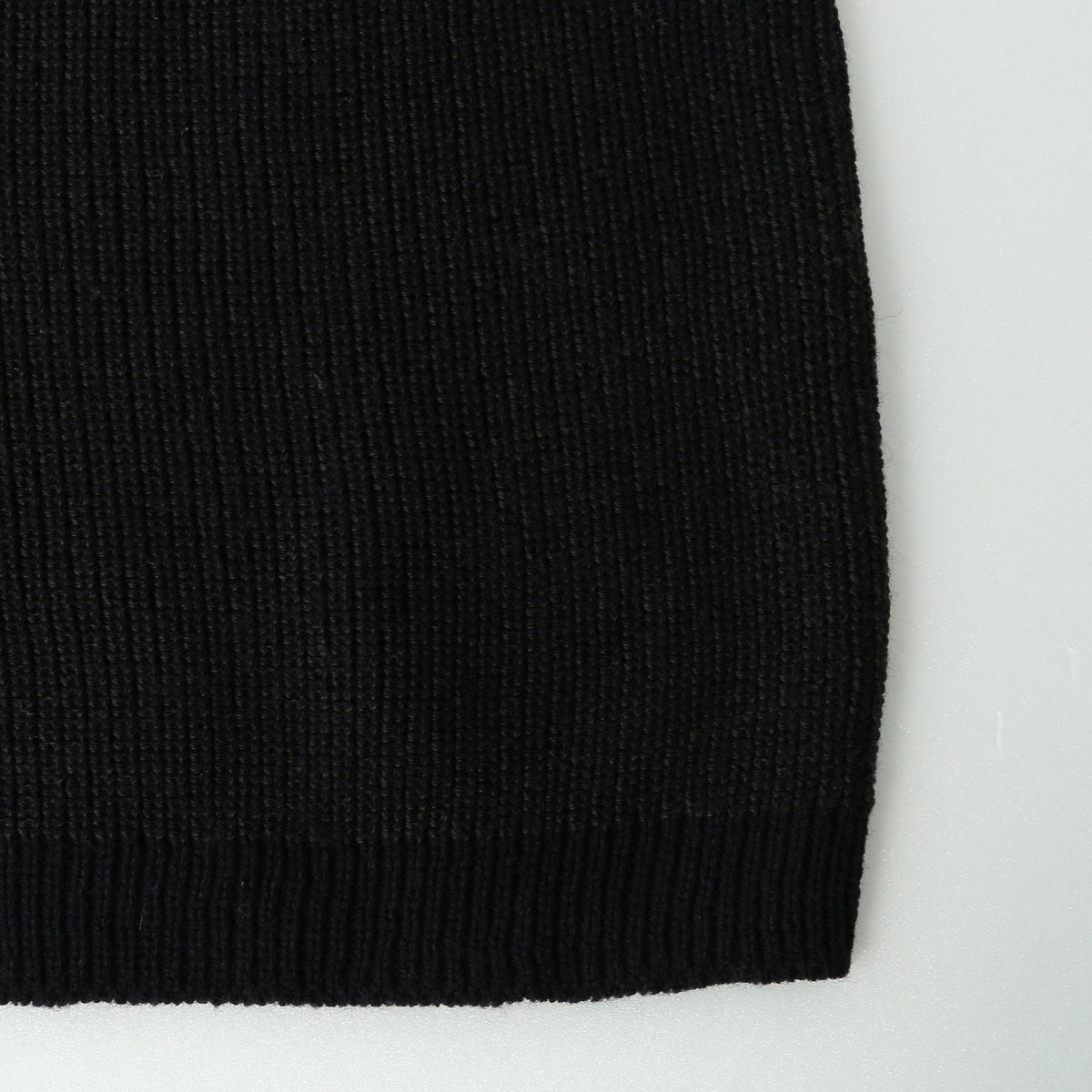 LIGHTWEIGHT WOOL KNIT