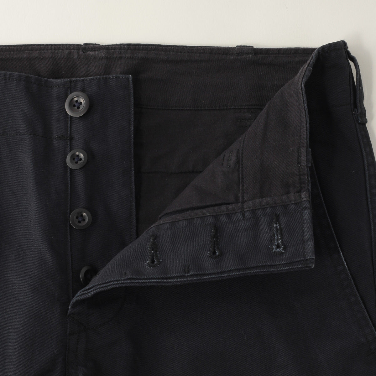 BASIC CHINO TROUSERS