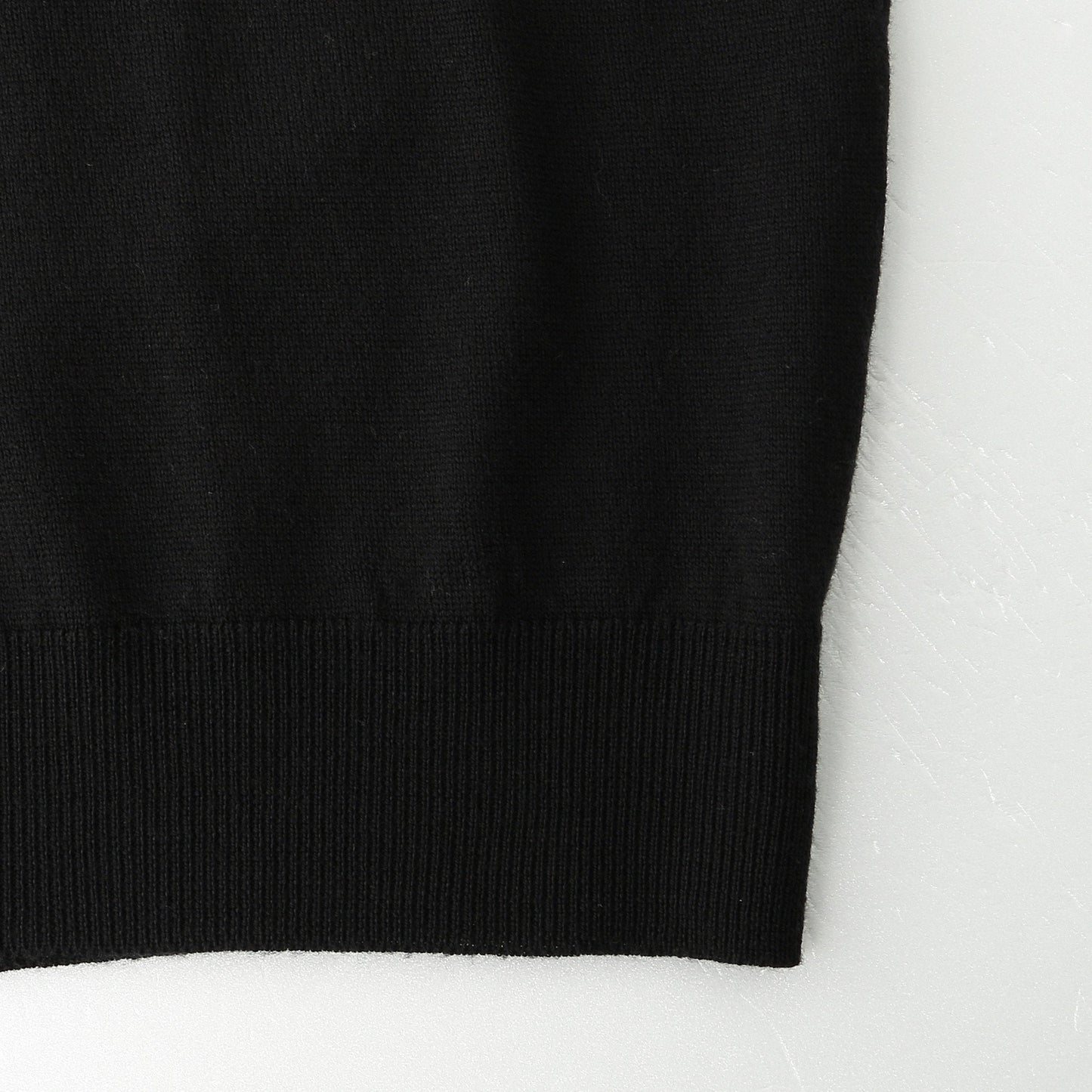 FINE WOOL TURTLE NECK KNIT