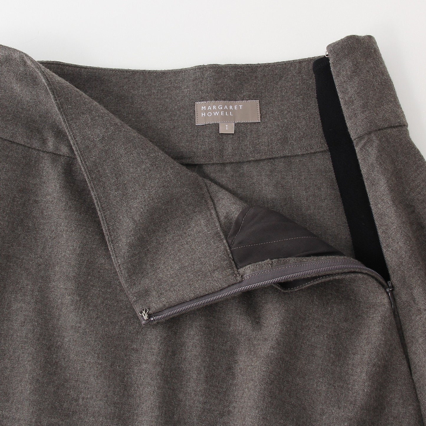 FINE WOOL FLANNEL SKIRT