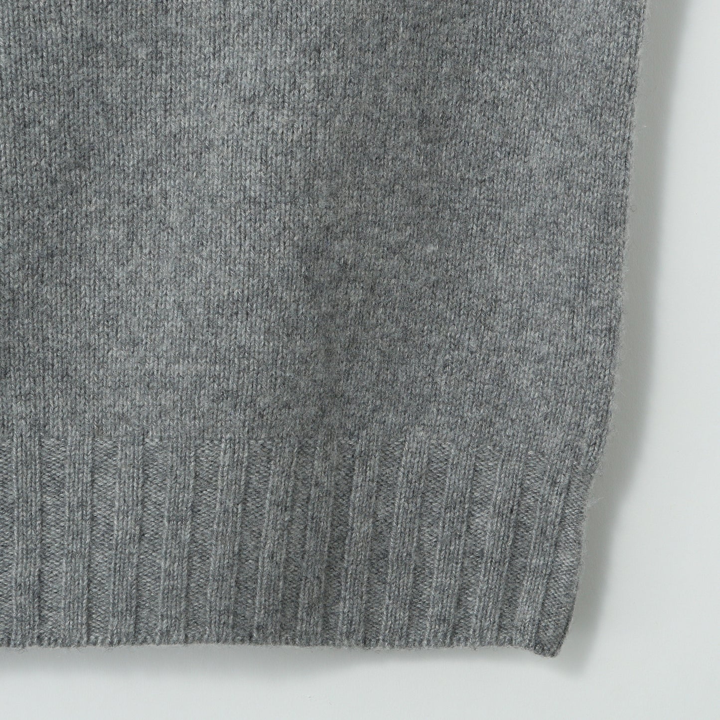WIDE ROLL NECK KNIT