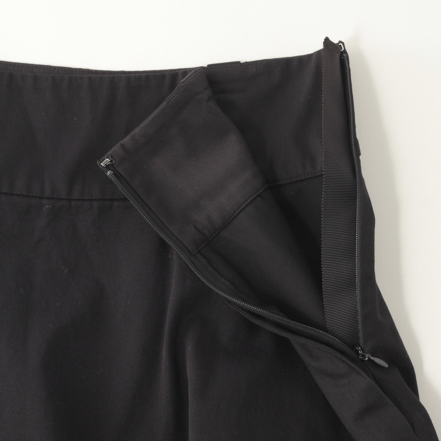 DENSE FINE COTTON TWILL SKIRT