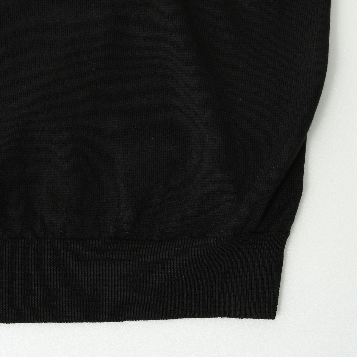 FINE WOOL TURTLE NECK KNIT