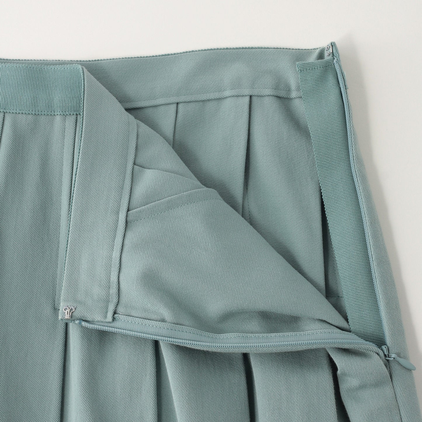 SOFT GABARDINE SKIRT