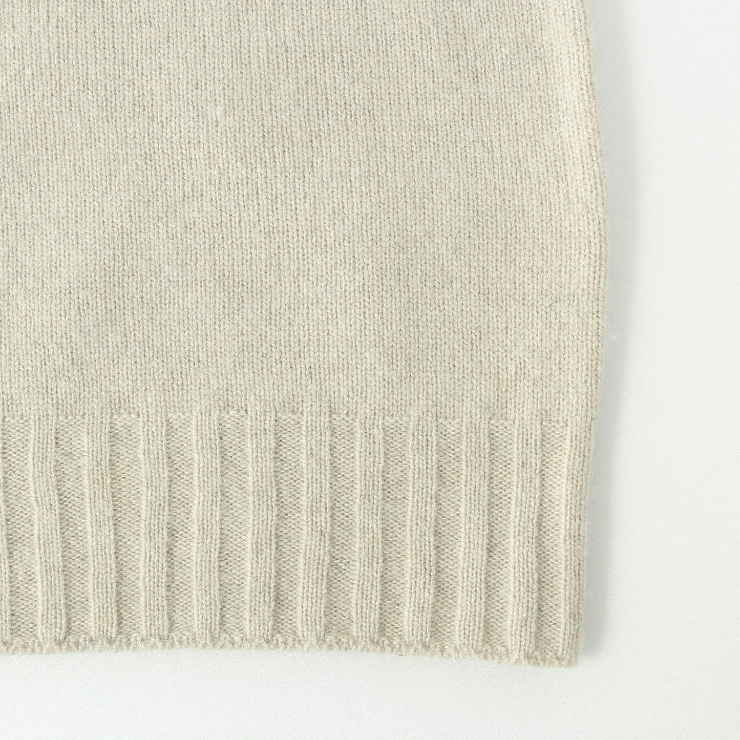 SLEEVELESS ROLL NECK KNIT