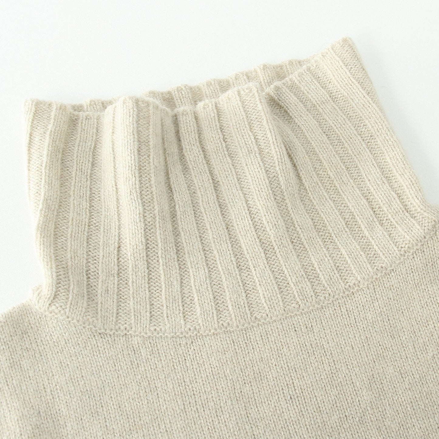 SLEEVELESS ROLL NECK KNIT