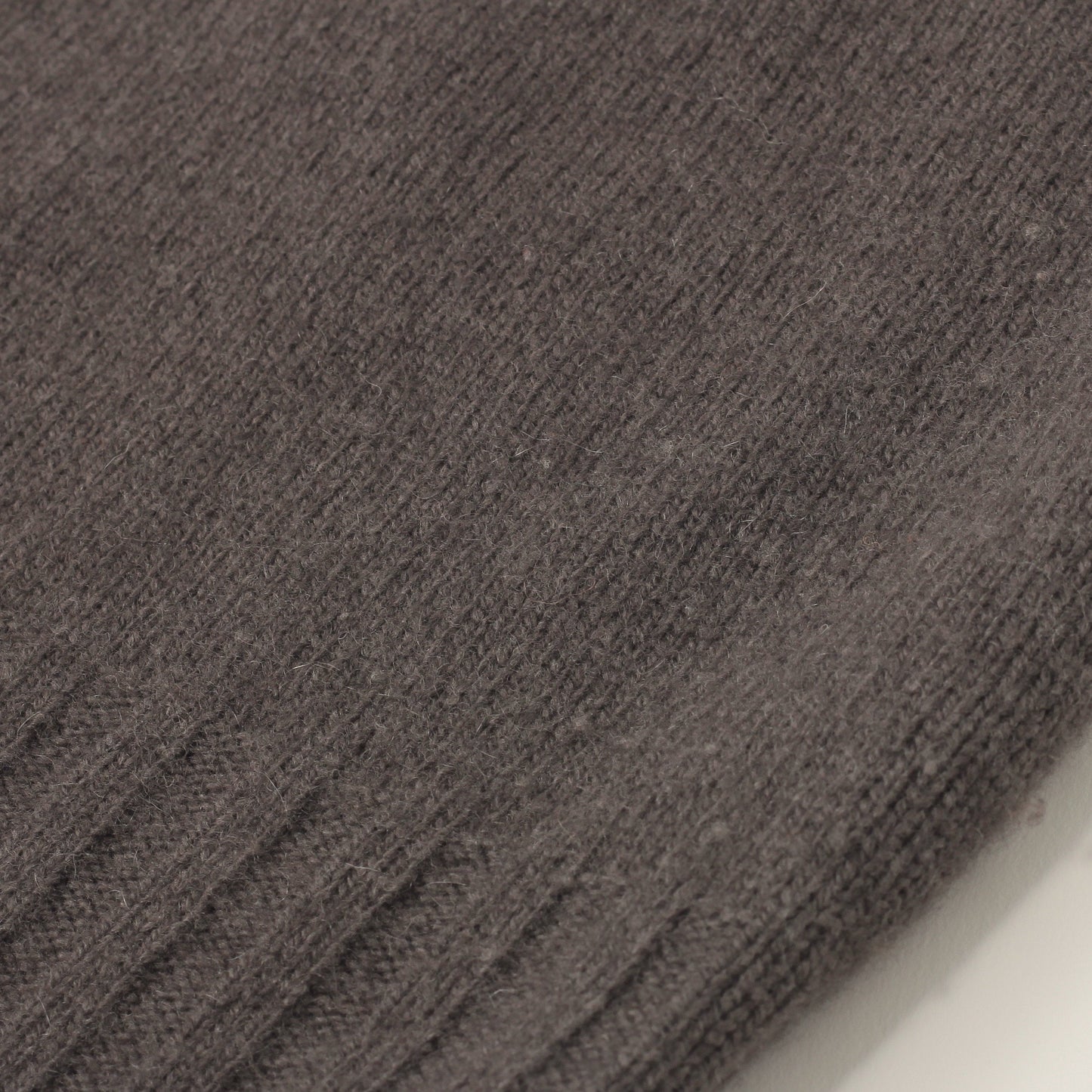 SLEEVELESS TURTLE NECK KNIT