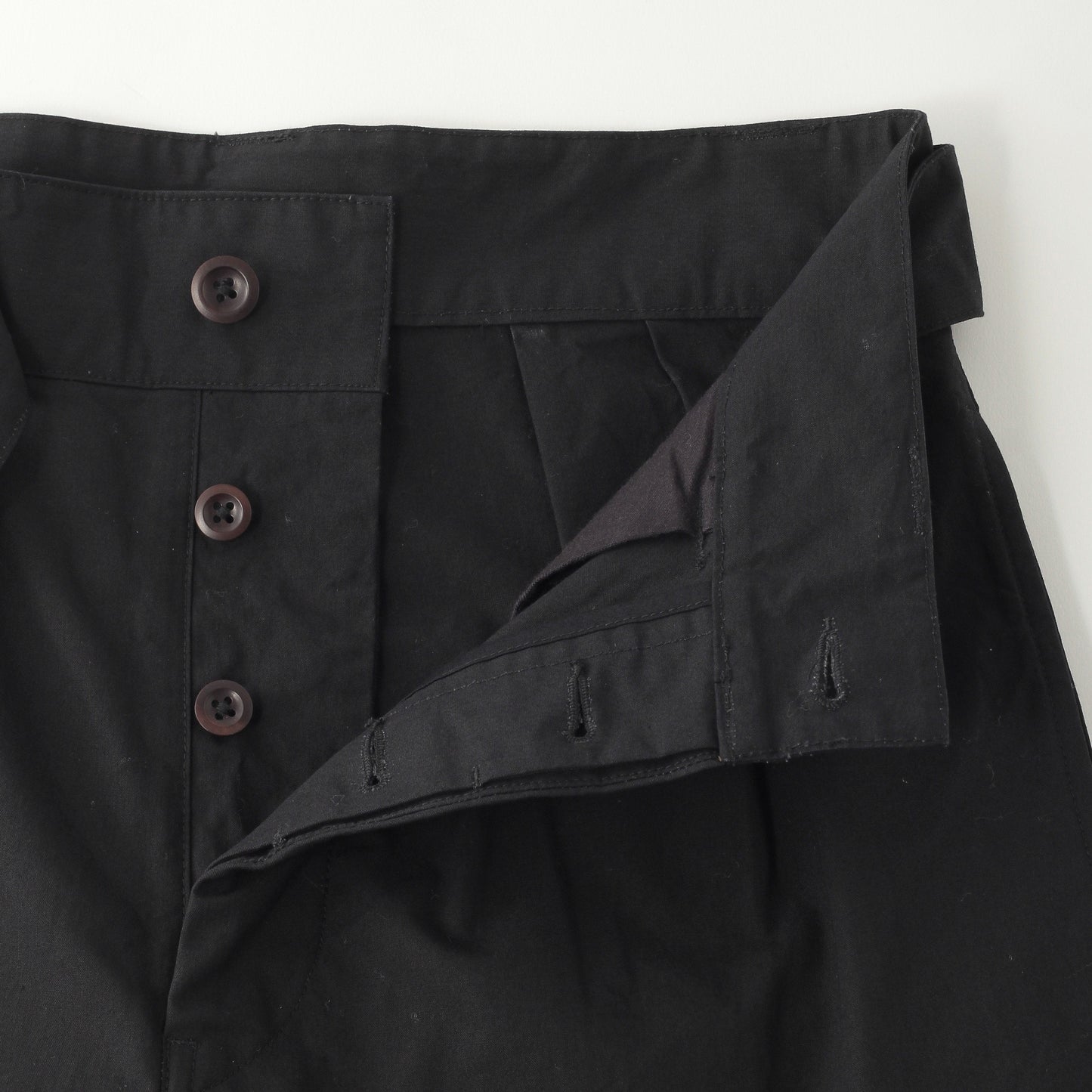 CRISP COTTON PLAINWEAVE TROUSERS