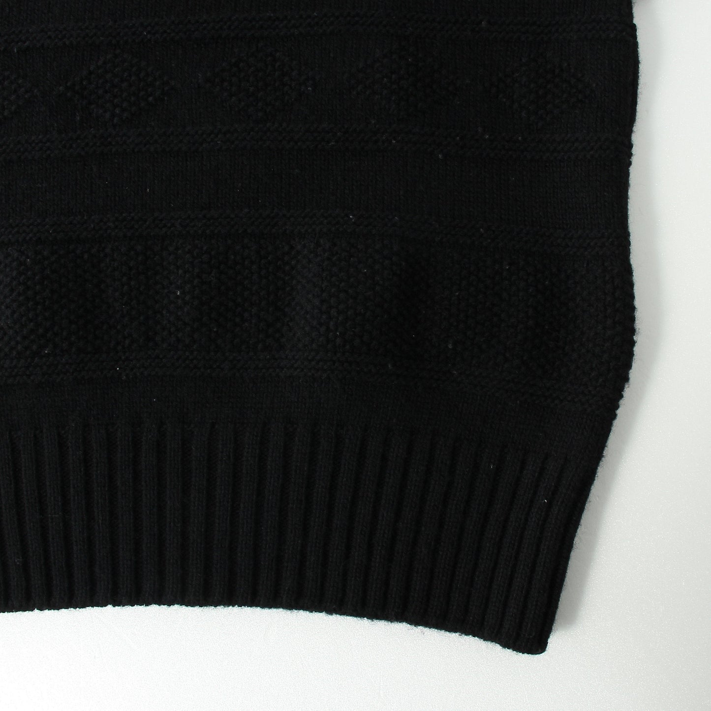 LIGHTWEIGHT WOOL KNIT