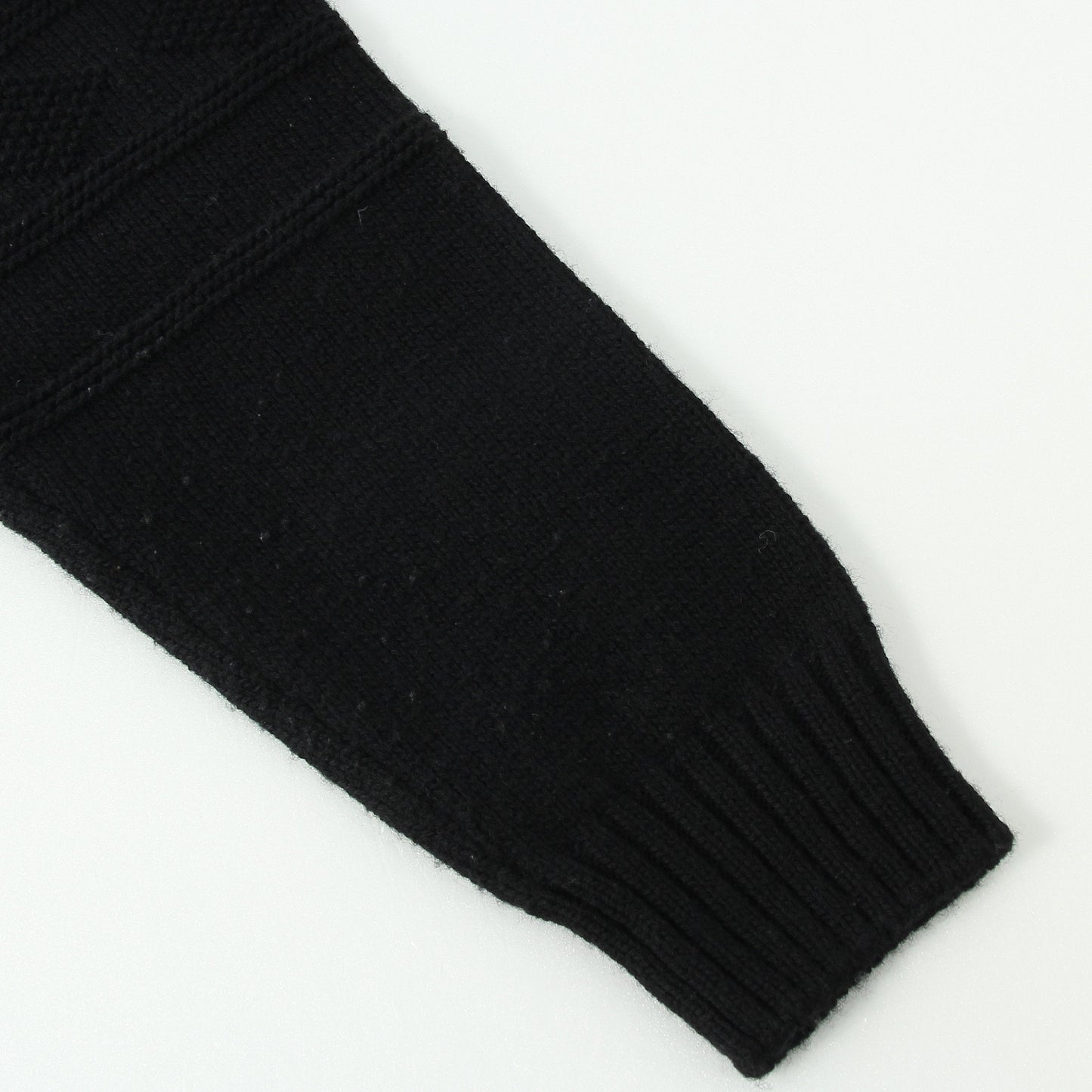LIGHTWEIGHT WOOL KNIT