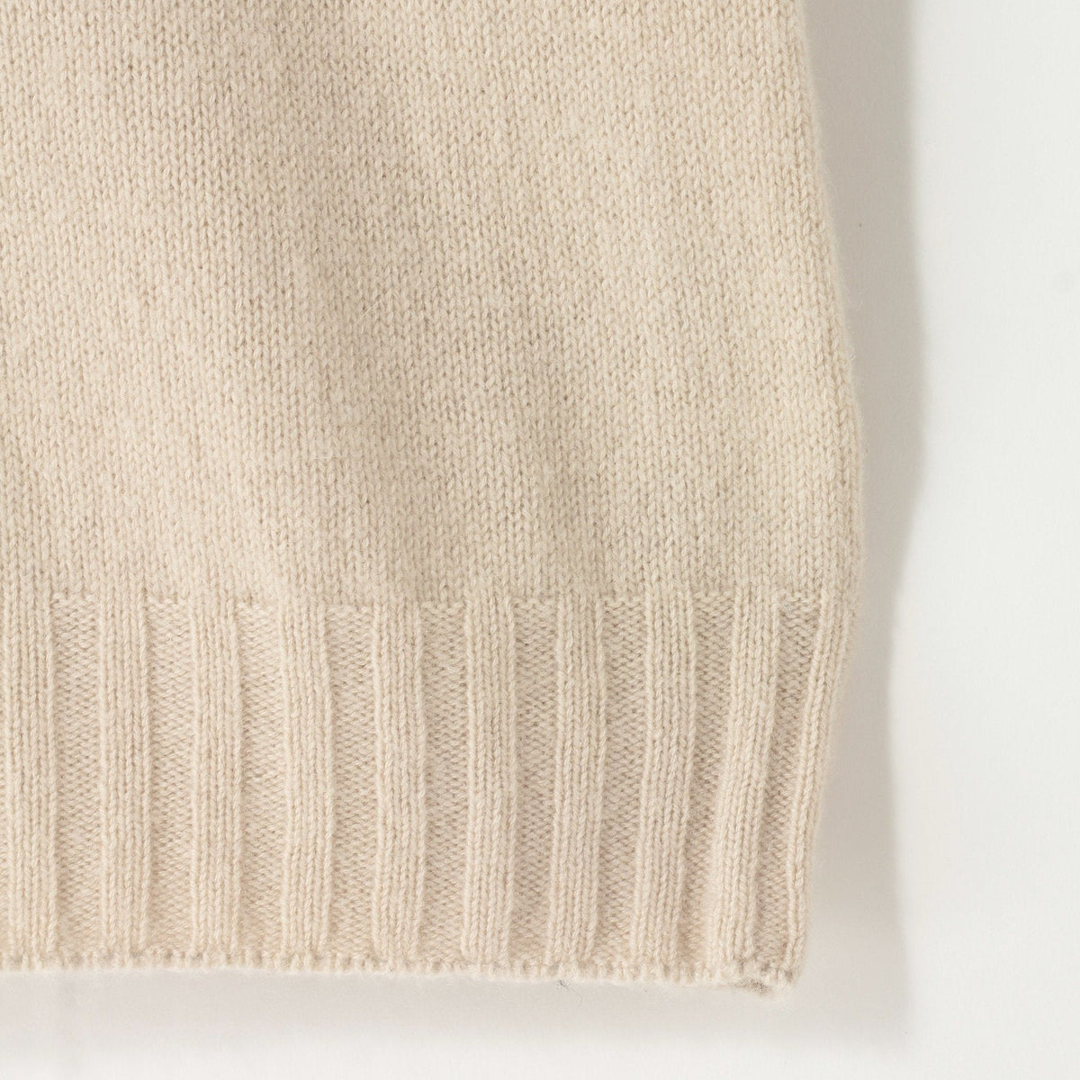 WIDE ROLL NECK KNIT