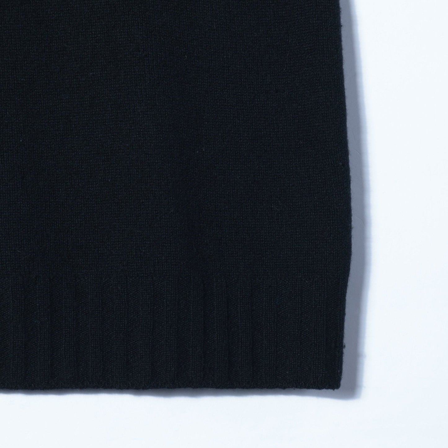 SLEEVELESS ROLL NECK KNIT