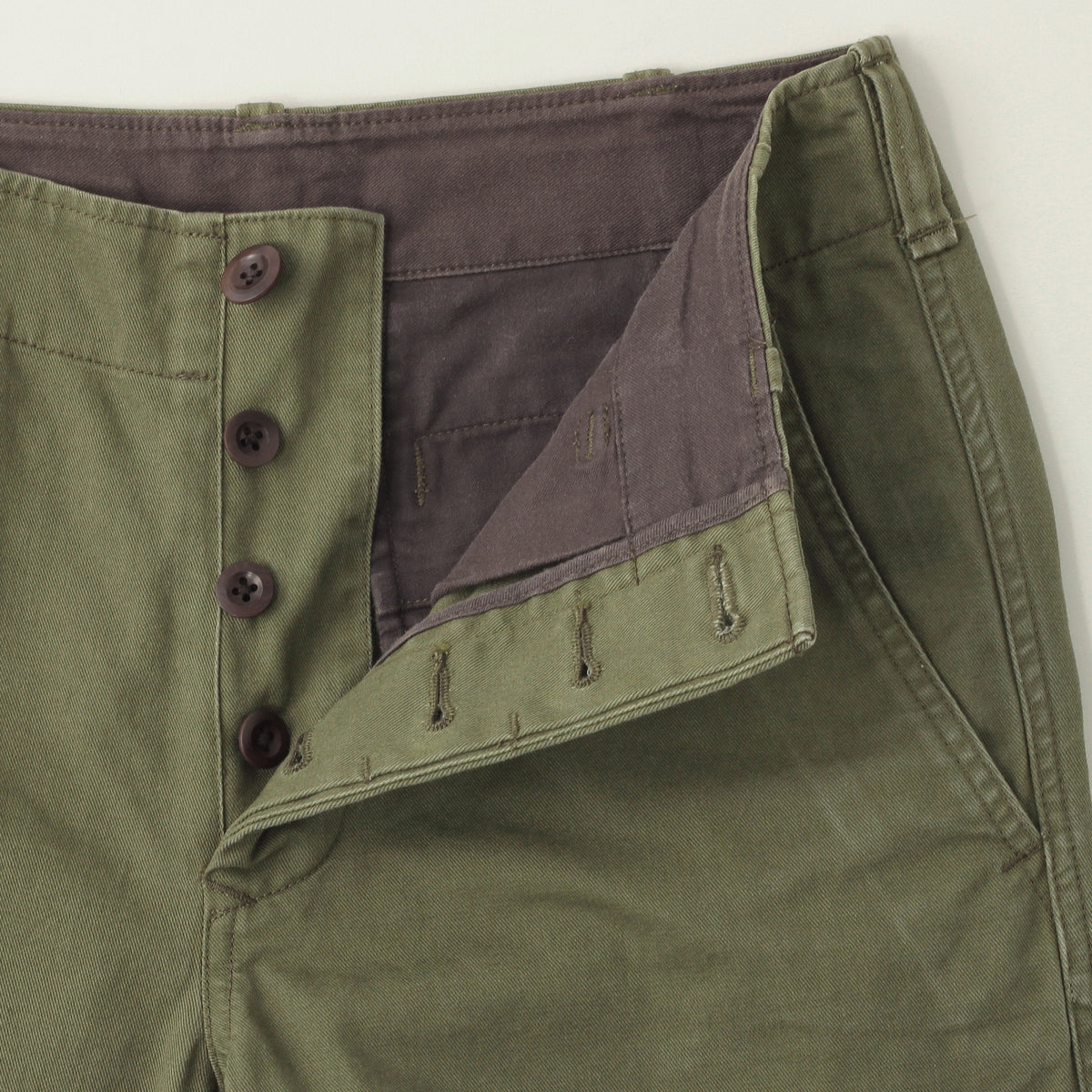 BASIC CHINO TROUSERS