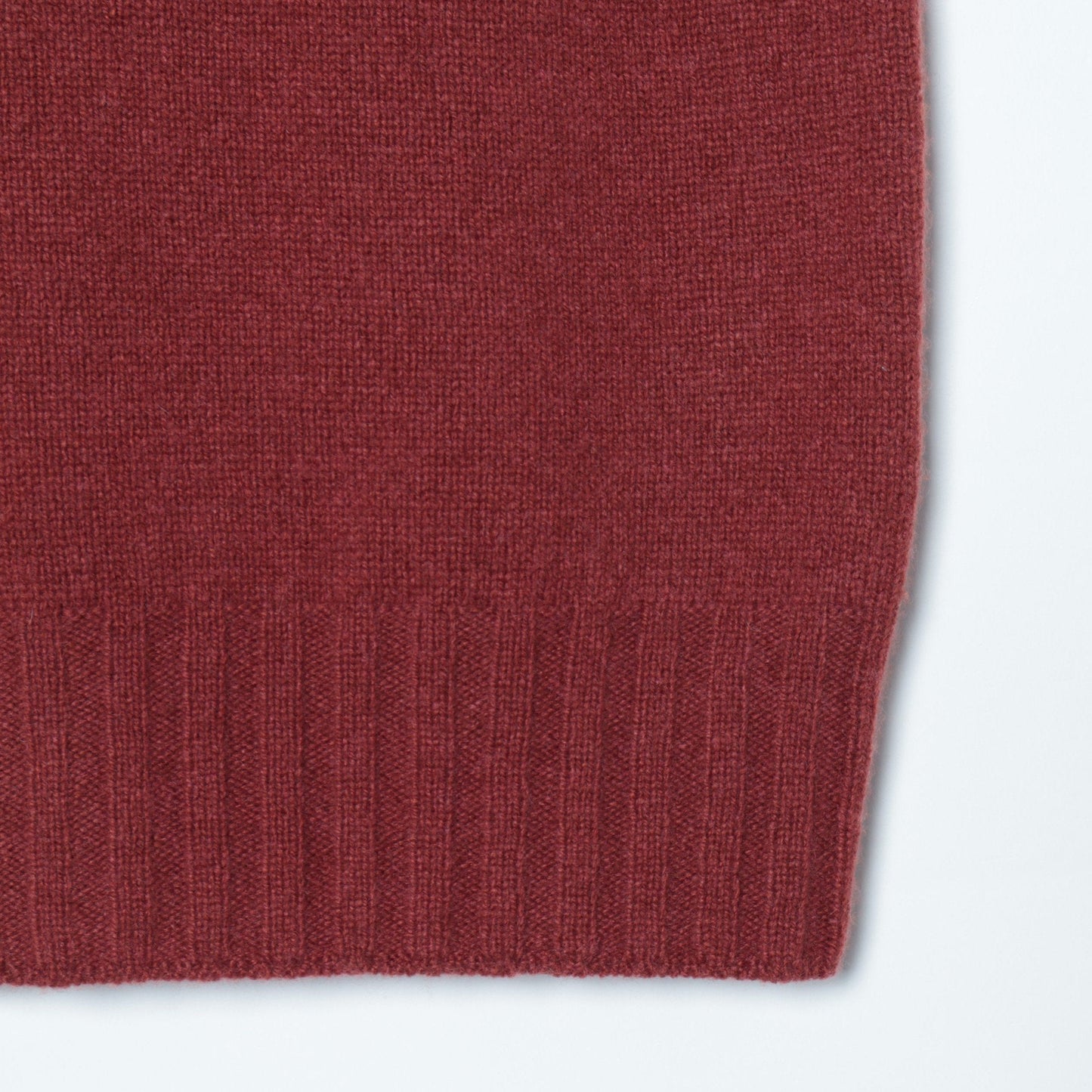 SLEEVELESS TURTLENECK KNIT