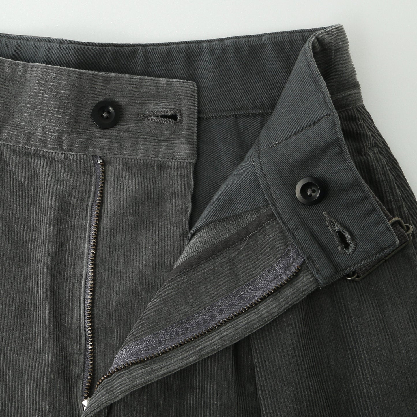 DRY COTTON NEEDLECORD SKIRT