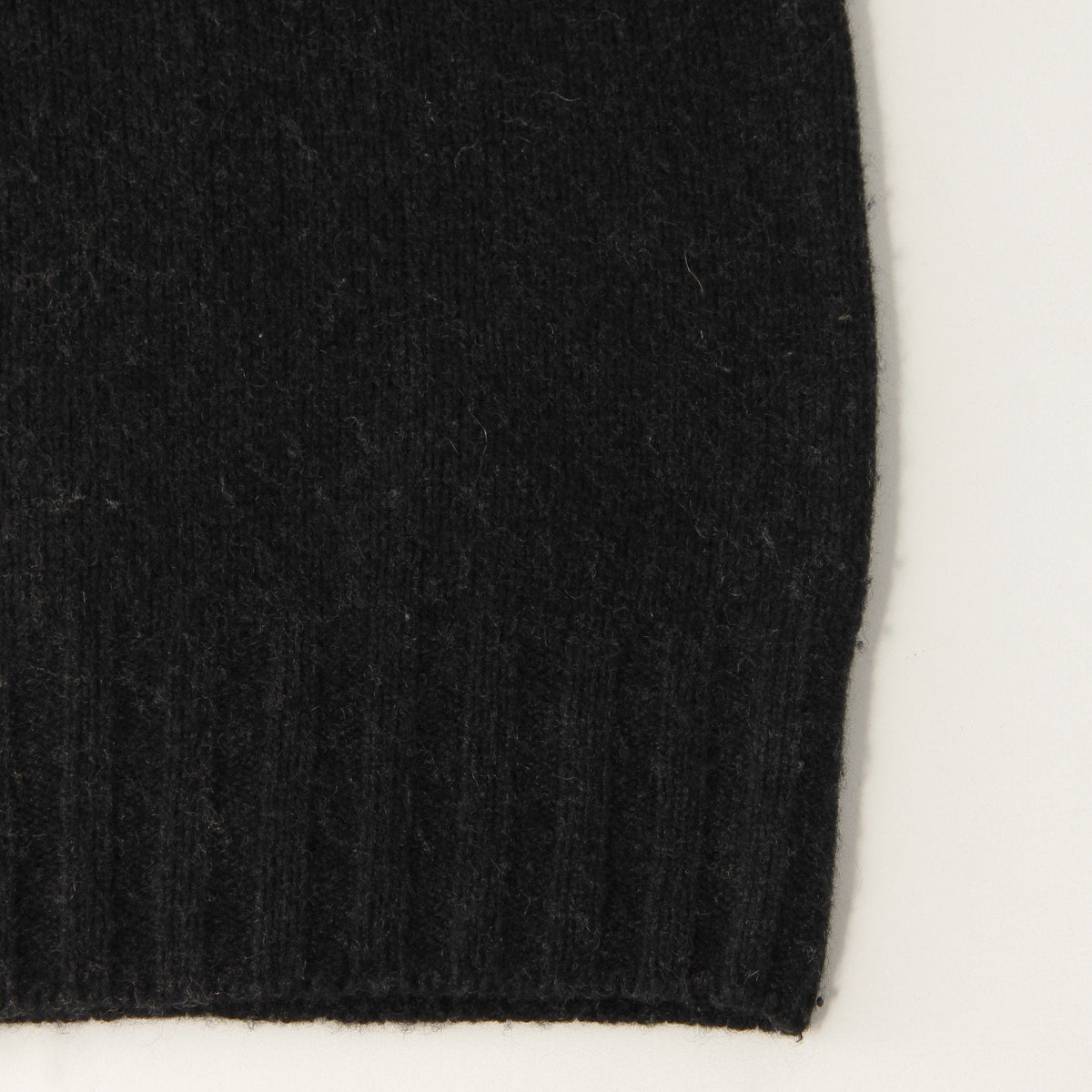 WIDE ROLL NECK KNIT