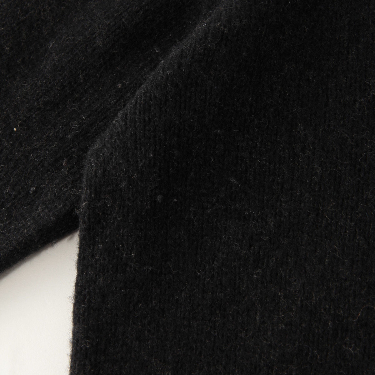WIDE ROLL NECK KNIT