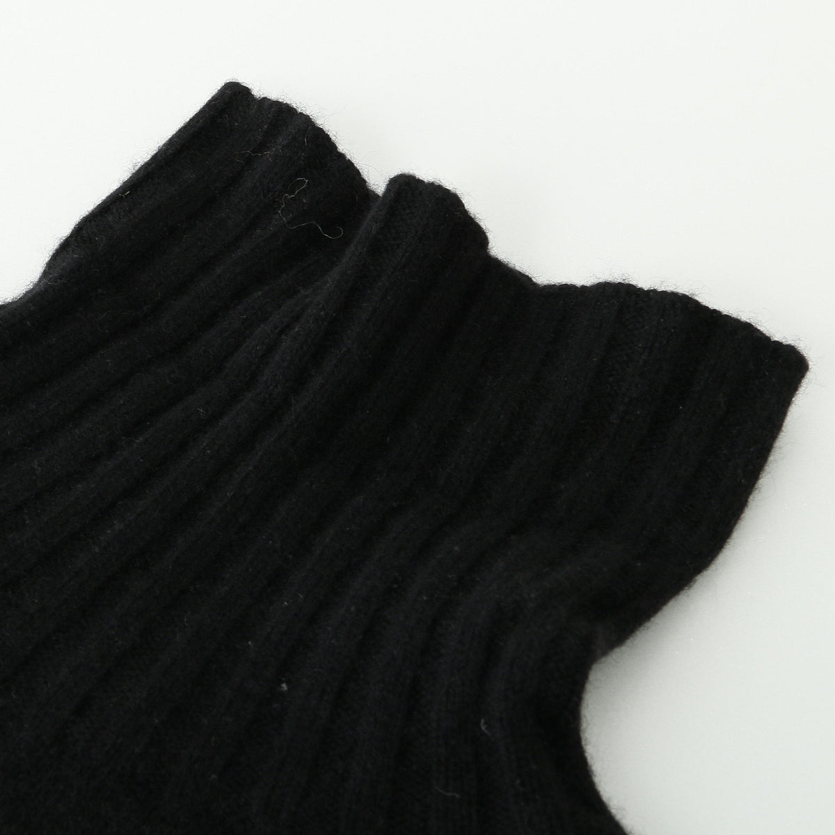 CASHMERE SLEEVELESS ROLL NECK KNIT